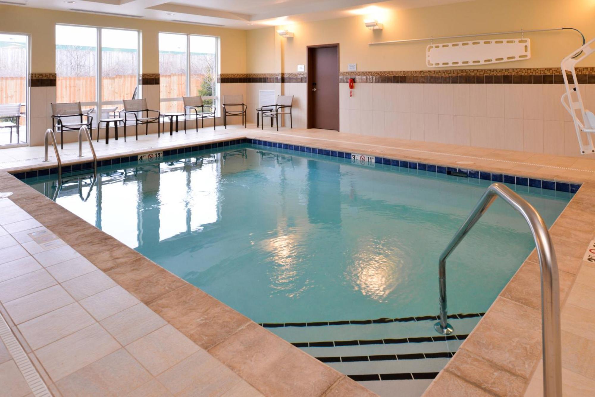 Courtyard By Marriott Toledo North Hotel Bagian luar foto