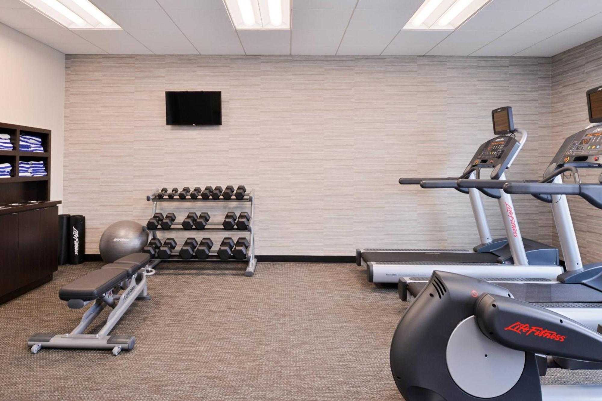 Courtyard By Marriott Toledo North Hotel Bagian luar foto