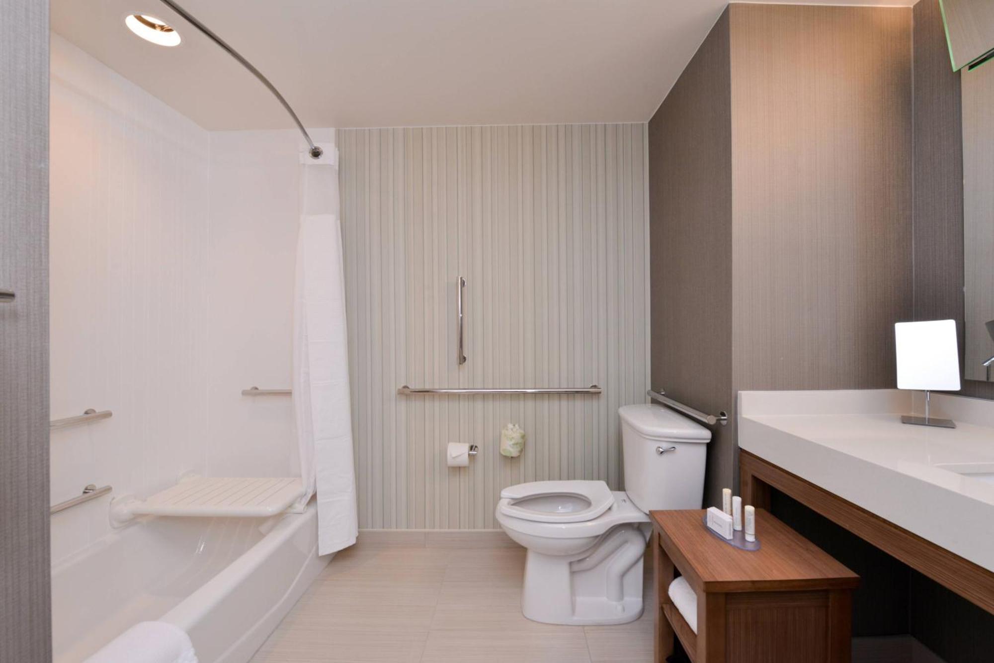 Courtyard By Marriott Toledo North Hotel Bagian luar foto