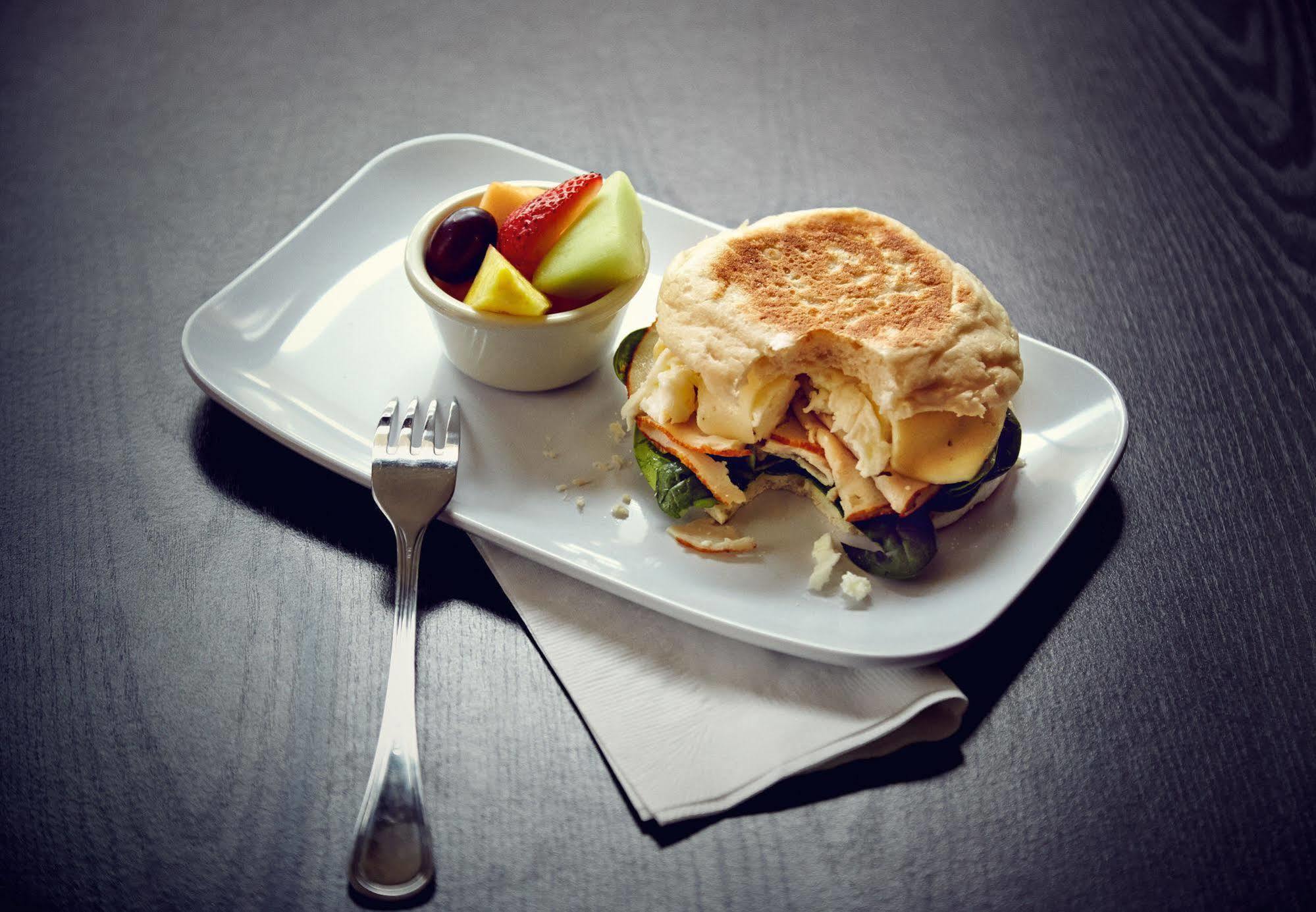 Courtyard By Marriott Toledo North Hotel Bagian luar foto